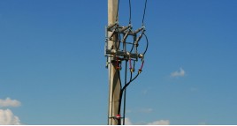 10 kV lauko skyrikliai montuojami vertikaliai